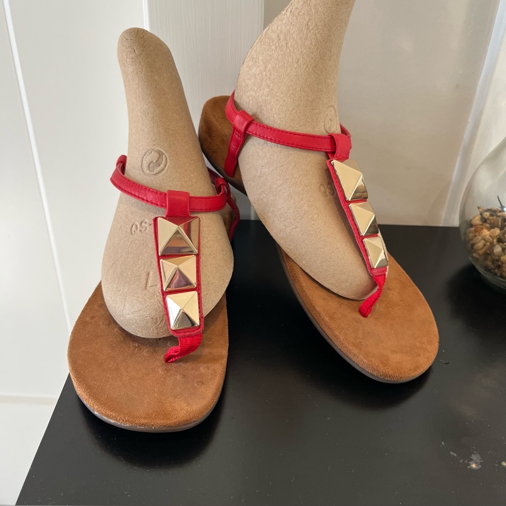 Vionic Nala Red Leather Sandals Sz 7